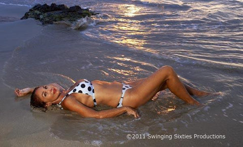 On the Sand in Polka-Dot Bikini (2009)